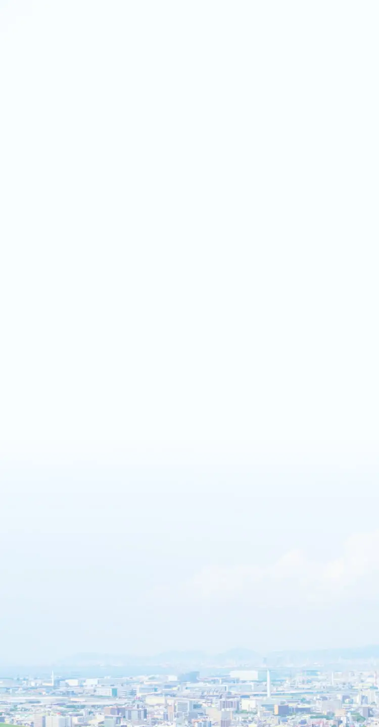 広大な川が流れる都市の風景を高い位置から捉えた航空写真。持続可能な未来の都市を表現しています。